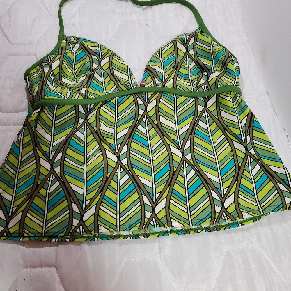 Beach Bay swim top size 14 green